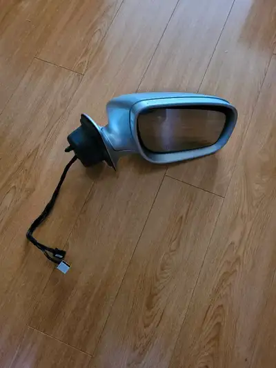 2007 Mercedes E350 mirror passenger side W211 mercedes. Installation available.