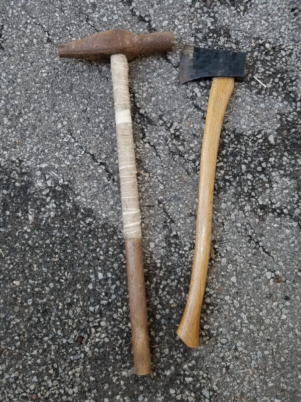 Vintage large sledge hammer and axe in Arts & Collectibles in Oakville / Halton Region