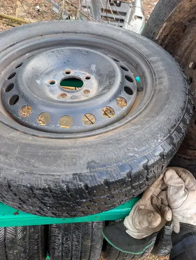Set of 4 steel wheels of a Chevy Cruze. Winter tires are worn out but still hold air. Rims are clean...