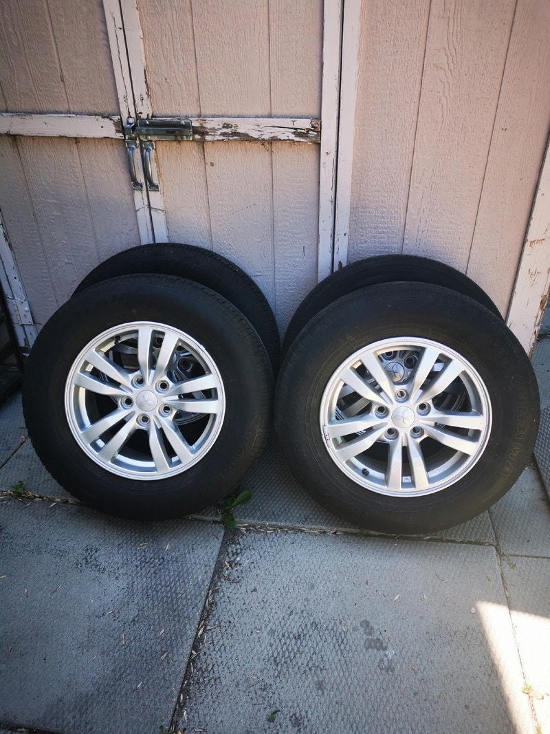 All Season Geolander Yokohama rubber w/rims balanced and ready Tires