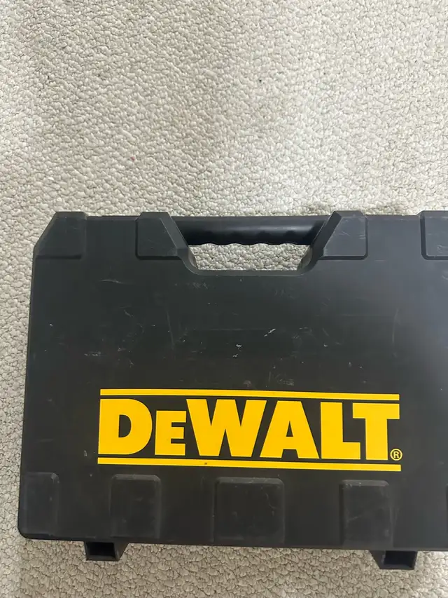 Dewalt hex drill + 2x Dc9096  Battery Batteries Pack + Charger in Power Tools in Calgary - Image 2