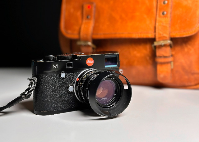 Leica M Type 240 Digital Camera + 2 x Lenses + Accessories in Cameras & Camcorders in Calgary - Image 2