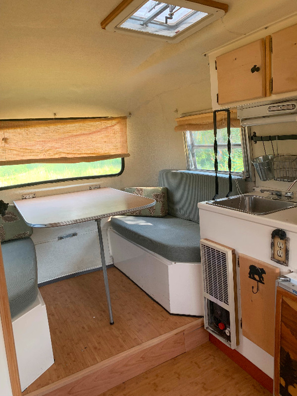 For Sale 1974 13’ Boler Trailer Honey Bee Special Edition in Travel Trailers & Campers in Cranbrook - Image 2