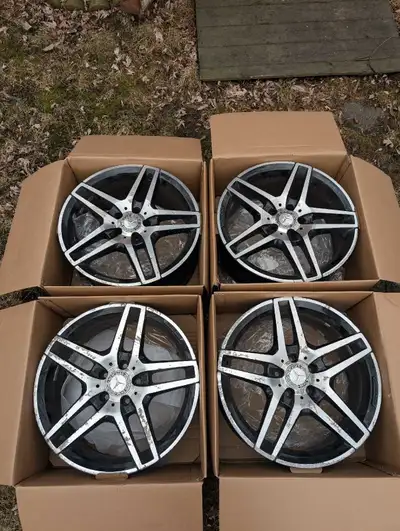 These rims came off a 2015 Mercedes E400 with the AMG package. Stock size front 235/40R18. Rear 255/...