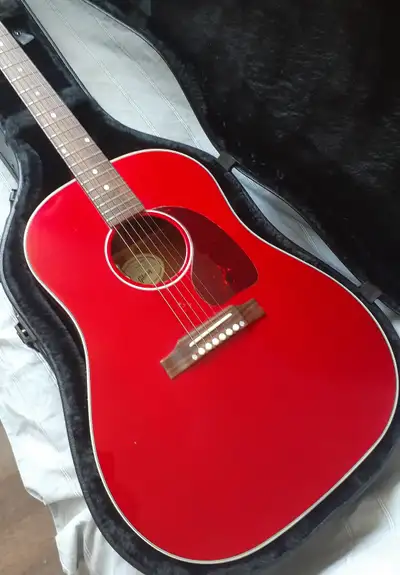 For sale is a 2023 Gibson Standard J-45 in Cherry finish. Details here: https://www.long-mcquade.com...