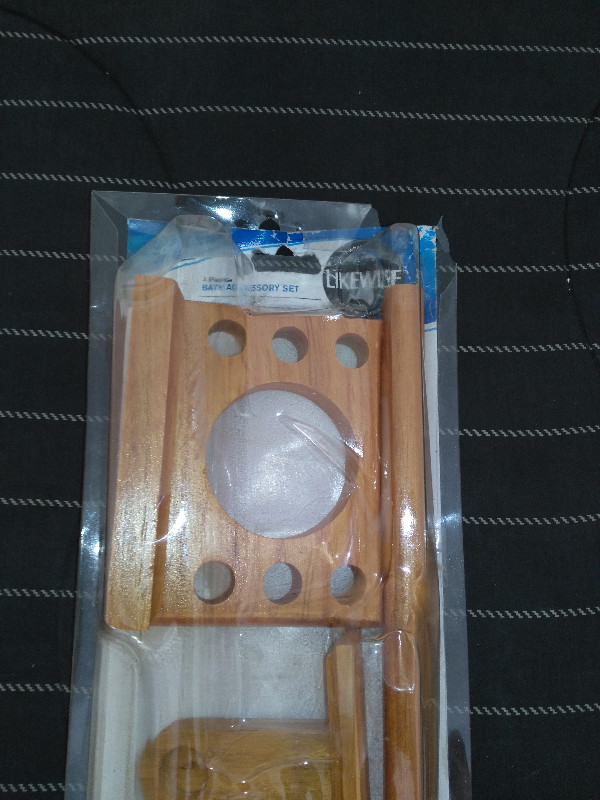 Open Box Likewise Wooden 4 Pc Bathroom Accessories Set Missing O in Home Décor & Accents in Sunshine Coast - Image 2