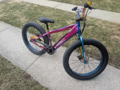 Open assembled bike. Comes with battery and charger. Hyper jet fuel series 36v battery assist ebike....