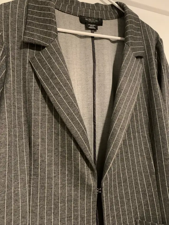 Women’s Blazer in Women's - Tops & Outerwear in Oshawa / Durham Region - Image 3