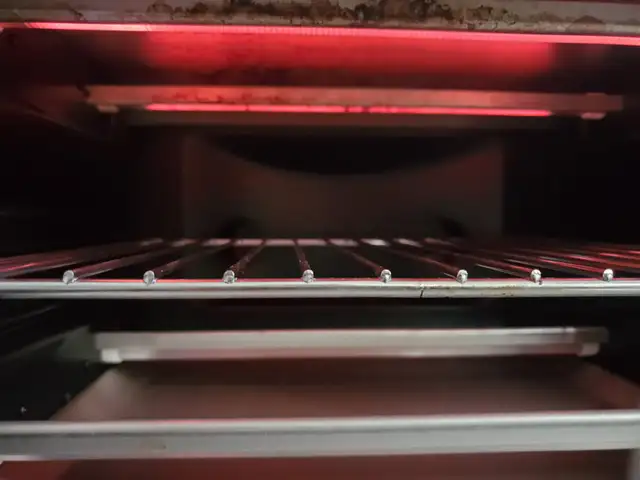 Breville oven in Toasters & Toaster Ovens in City of Toronto - Image 4