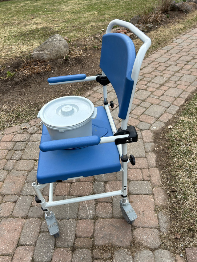 Drive shower/Commode Chair Bariatric  in Health & Special Needs in Renfrew - Image 2