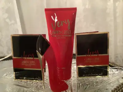 NEW Carolina Herrera  Very Good Girl Mini, Lotion & 2 Samples, View more