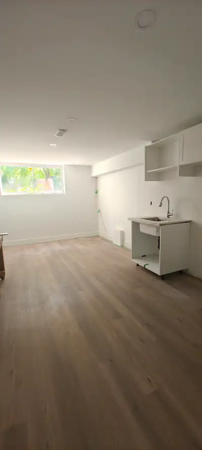 Bachelor apartment for rent in the Danforth/Main street area