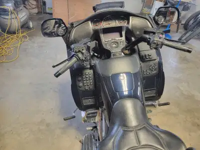 62475kms cause control Heated grips and seat ABS head light adjust shock adjust Reverse Stereo Fog l...