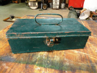 Vintage Green Metal Box with Lid & Lockable Latch 10x5x3"