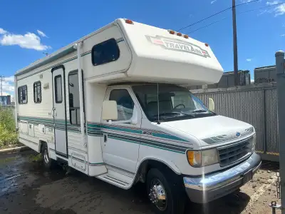 1996 Travelaire TC240 motorhome on Ford E350 chassis with 154,275 kilometres. Rooftop A/C, dash A/C,...