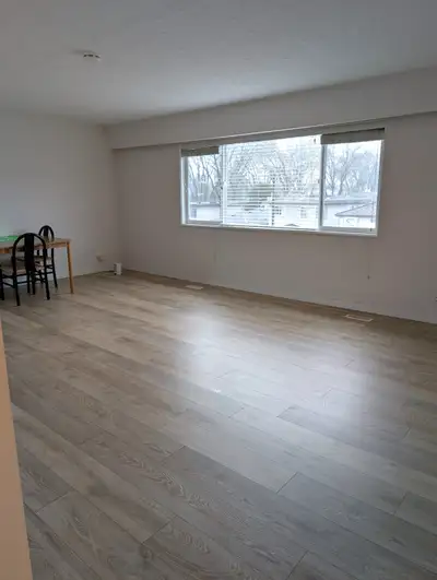 Bright and sunny top floor suite in an updated duplex, perfectly located near Main St. and E. 41st A...