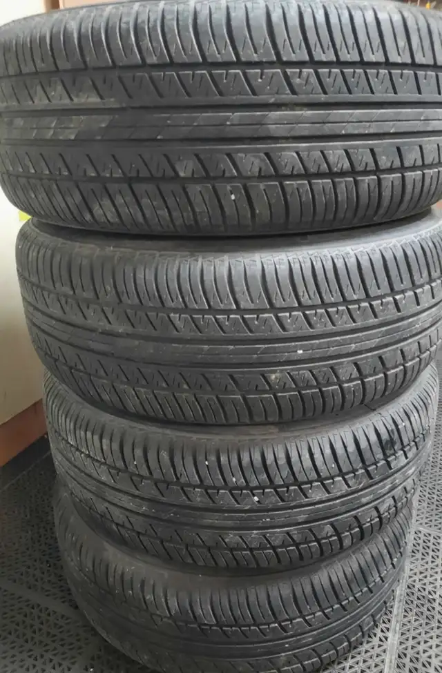 4 pneus all seasons Motomaster 225X60R 16 in Tires & Rims in Laval / North Shore - Image 3