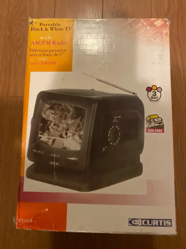 Curtis Portable Black & White TV in TVs in City of Halifax - Image 2
