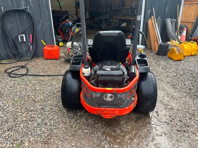 Kabota zero turn mower in Lawnmowers & Leaf Blowers in Barrie - Image 3
