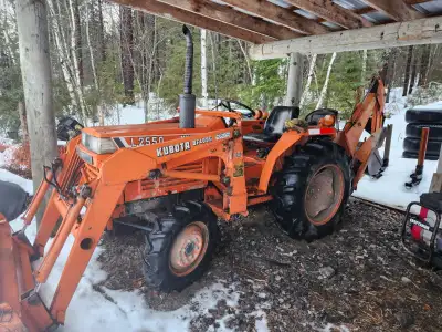 30 hp. Pto driven backhoe. Rear tires loaded, no weather cracking. Working 3 point hitch 4x4.Starts...