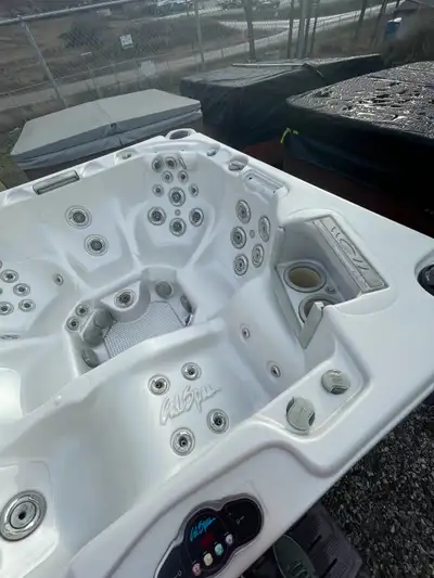 Cal Spa 93″x93”x38″ ✅ 60 Jets ✅ 3 Jet Pumps ✅ 5-6 Man Tub ✅ 220 V ✅ $5849.99 (does not include new c...