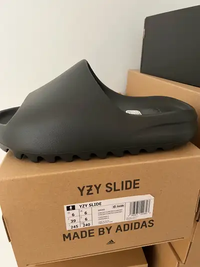 ADIDAS YEEZY SLIDE DARK ONYX SIZE 6US, View more