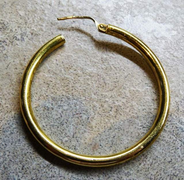 18K Gold 35mm HOOP EARRING single only ITALY AZARRO large 35mm in Jewellery & Watches in Brantford