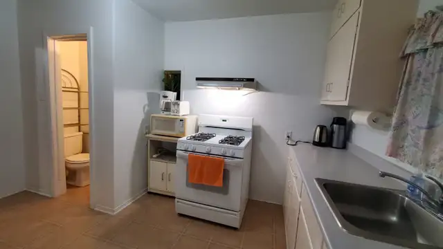 Furnished room for rent near Uottawa / Carleton University in Room Rentals & Roommates in Ottawa - Image 4