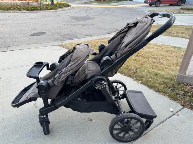 City select lux baby stroller double  in Toys & Games in Strathcona County - Image 2