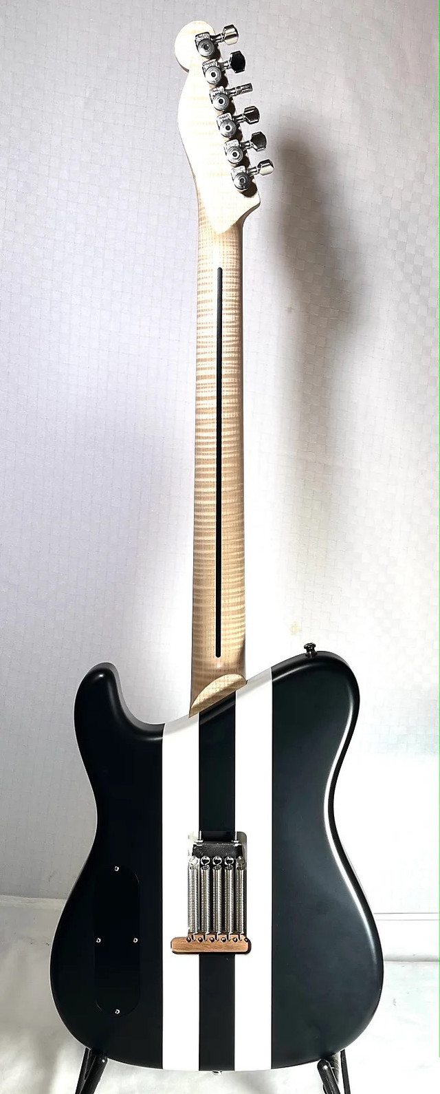 Tausch 665 White Stripes W/ SKB Case in Guitars in Cambridge - Image 2