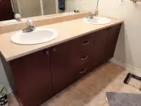 Vanité double de salle de bain et armoire
