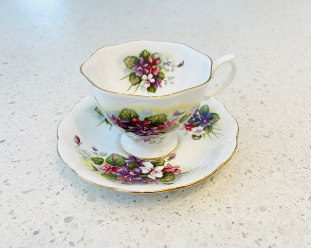 Royal Albert Cup and Saucer  in Arts & Collectibles in Oshawa / Durham Region - Image 2