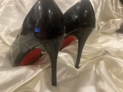 Red bottoms stiletto heals size 9, View more