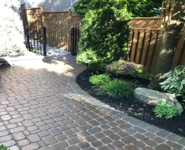 FENCE CONSTRUCTION - LANDSCAPING: HAMILTON, BURLINGTON & AREA63005664918659124