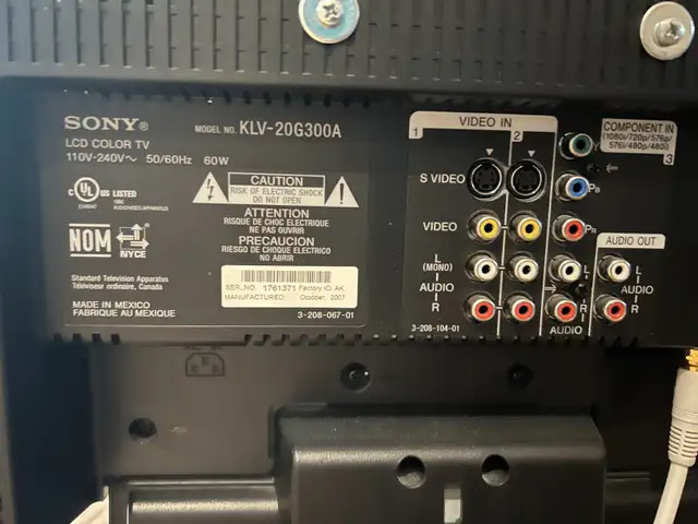 SONY Bravia 20" in TVs in Gatineau - Image 3