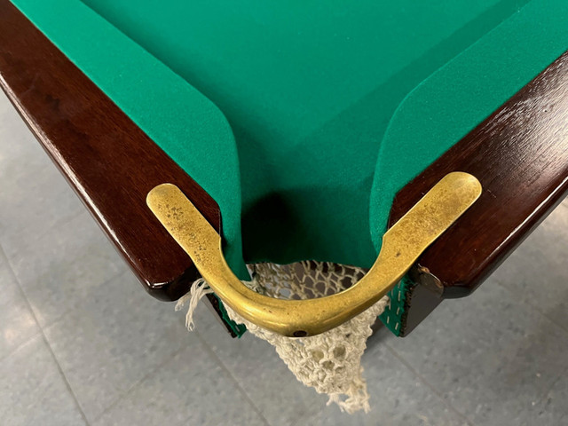 table de billard antique Brunswick Monarch antique pool table dans Art et objets de collection  à Ouest de l’Île - Image 4