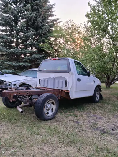 2004 Ford F150 Short Box 5.4 auto, presently not running, no cats, but looks like a very rust free c...