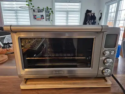 Petit four usagé mais fonctionnel de la marque Breville, View more