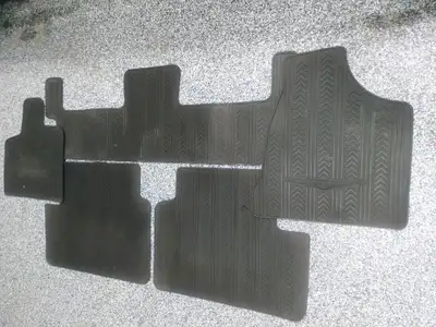 Like new rubber floor mats. They will fit Chrysler Town & Country, Dodge (Grand) Caravan and VW Rout...