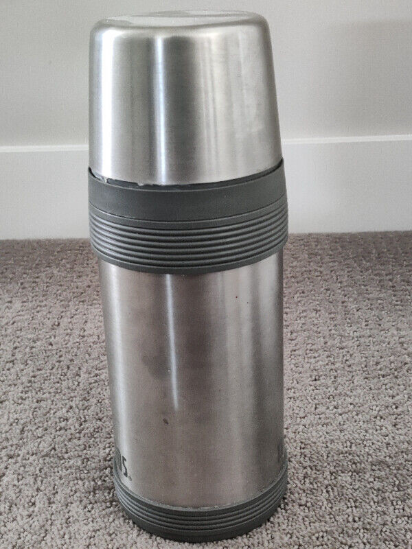 Thermos Stainless-Steel Vacuum Bottle - 750mL in Other in Calgary - Image 3