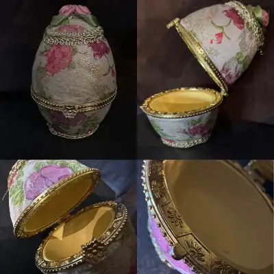 VINTAGE EGG STORAGE TRINKET COLLECTABLE 4 inches height & 2.5 inches diameter of opening. No hold No...