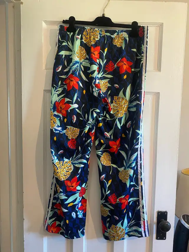 Adidas Her Track pants in Women's - Bottoms in City of Toronto - Image 3