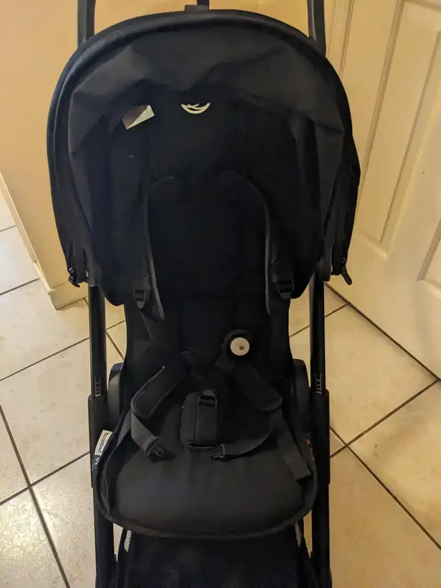 Bugaboo Ant Compact Fold Travel Stroller size of the Carry on in Strollers, Carriers & Car Seats in Markham / York Region - Image 4