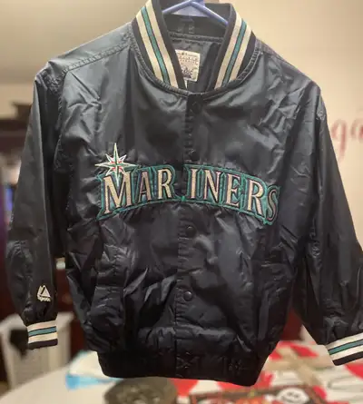 NEW. Get your young Mariners fan geared up with this Majestic Seattle Mariners youth jacket, size sm...