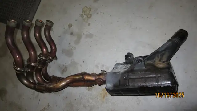 2011-2015 SUZUKI GSXR 600 OEM EXHAUST SYSTEM in Sport Bikes in Barrie - Image 7