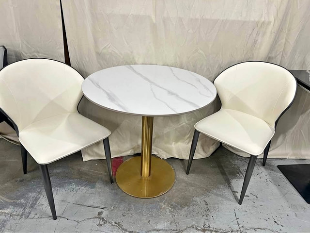 Restaurant Dining set - 3piece including 2 chairs and Table dans Mobilier de salle à manger et cuisine  à Ville de Montréal