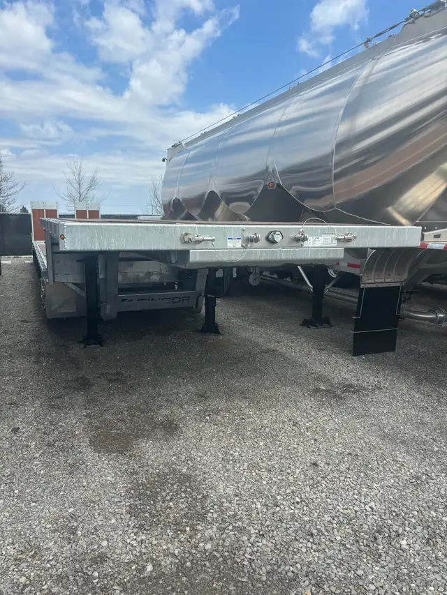 2026 Gincor Tridem Galvanized EQ Drop Deck in Heavy Trucks in Hamilton - Image 3