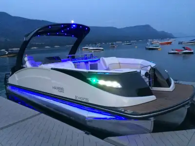 2014 Harris Crown 25 Flote Boat One owner, boat like new, always garage stored never left moored low...