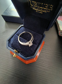 Unworn New 18k Gold Diamond Engagement Ring - Natural Diamonds