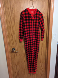 Christmas pajamas girls size 12 Christmas pjs black and red, win